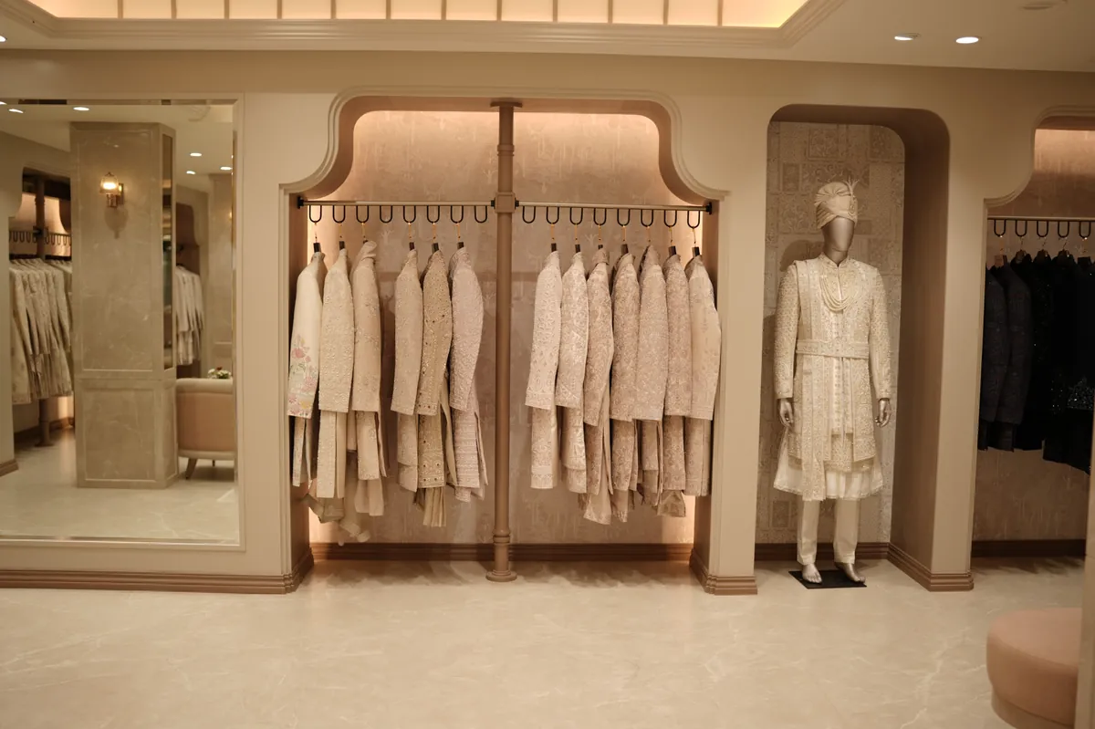Architectural Archways & Mannequins